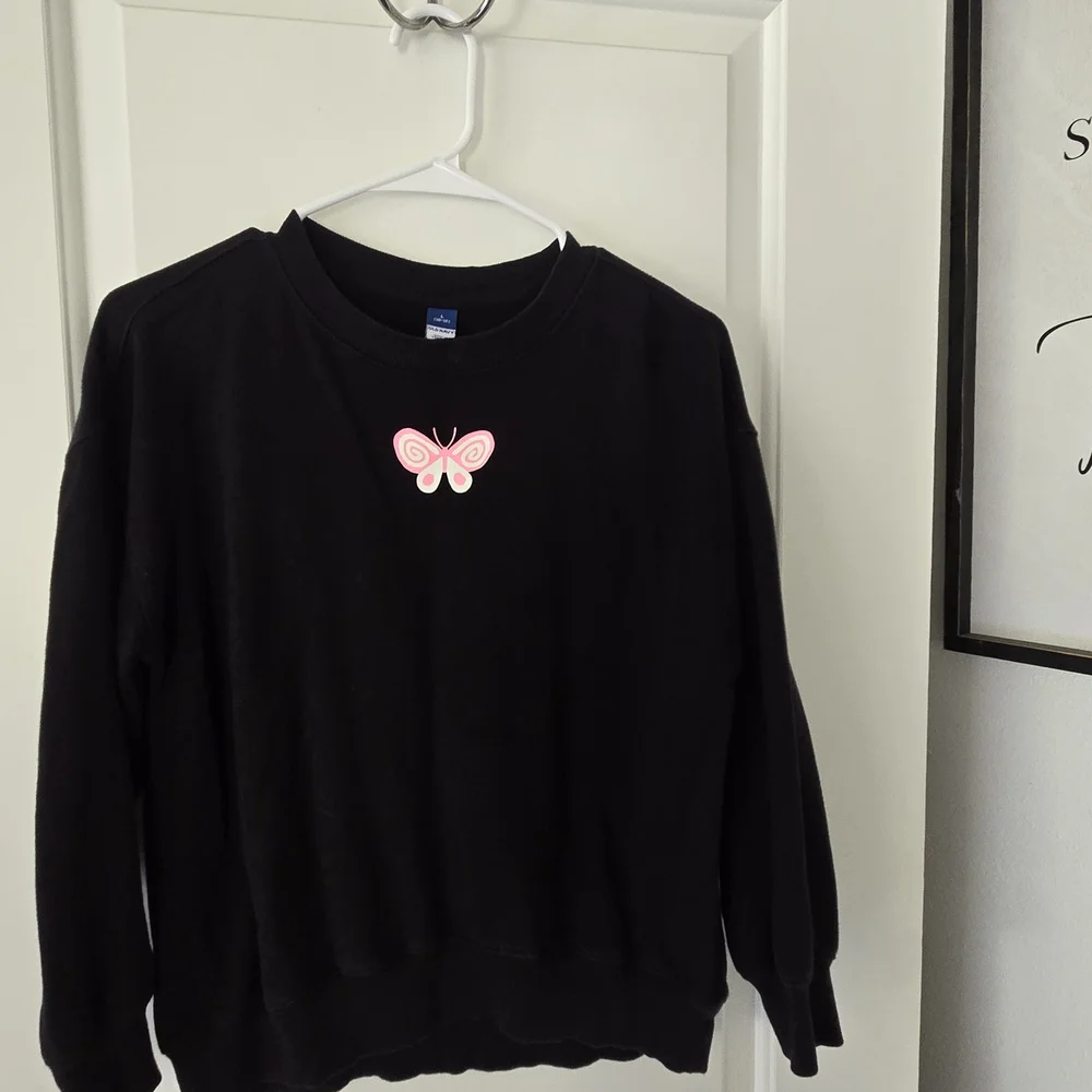 Old Navy Oversized Black Crew Neck with Butterfly Design Girls Size 10/12
